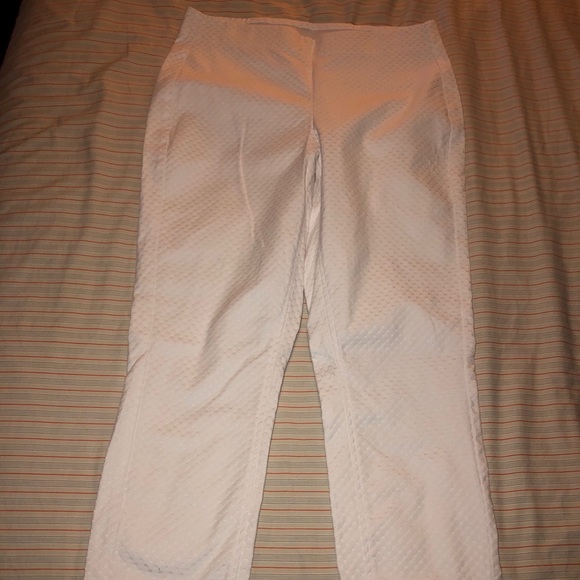 White, diamond pattern, capris - Picture 1 of 3